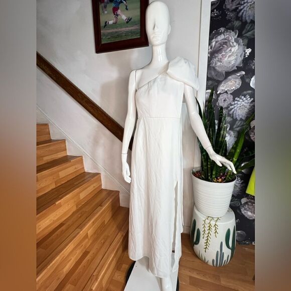 BHLDN Sachin & Babi Giselle One-Shoulder Bow Front-Slit Sheath
Gown/ size 2 - Picture 6 of 9